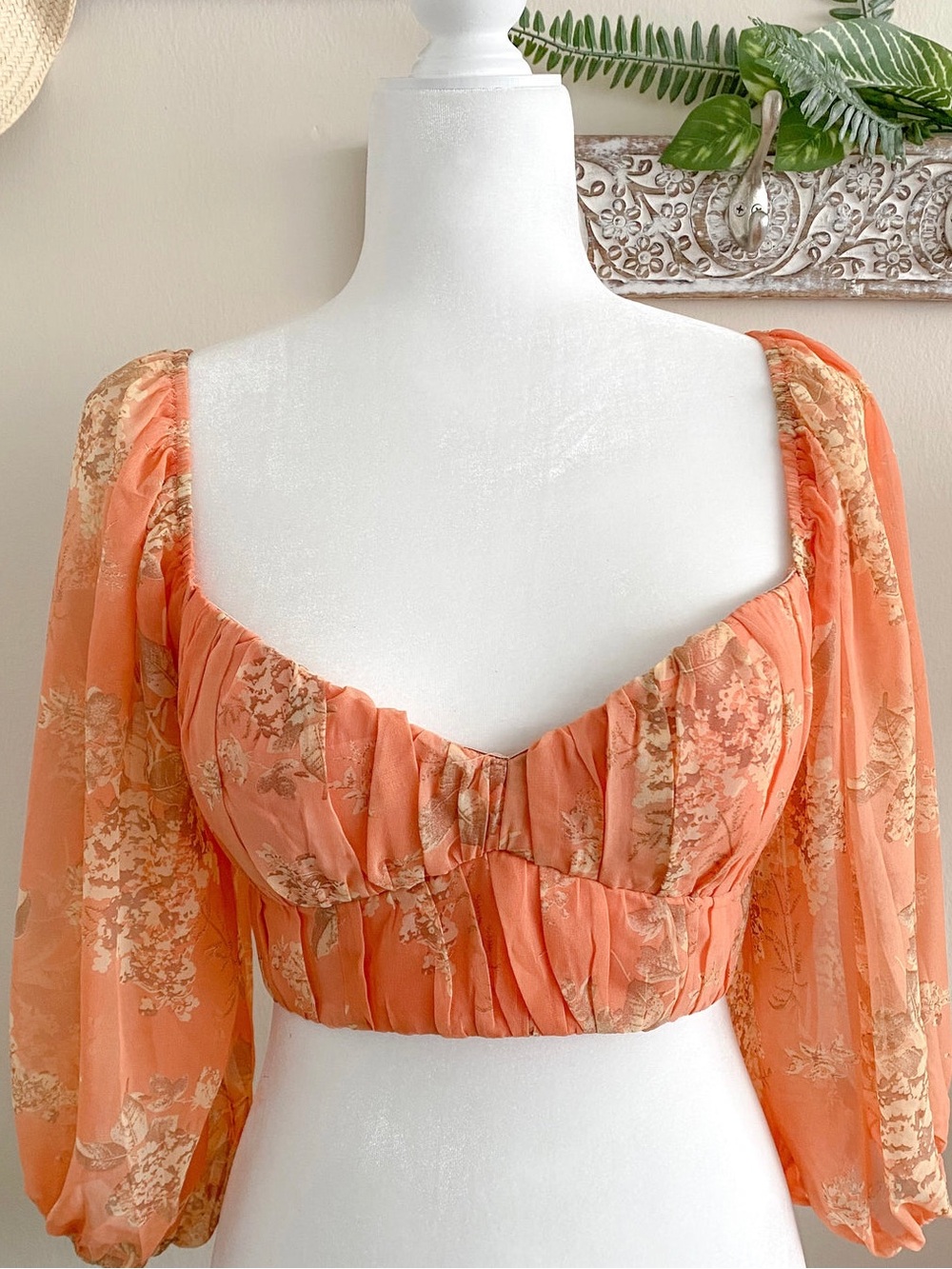 Peach Floral Sweetheart Puff-Sleeve Crop Top - Romantic Fit